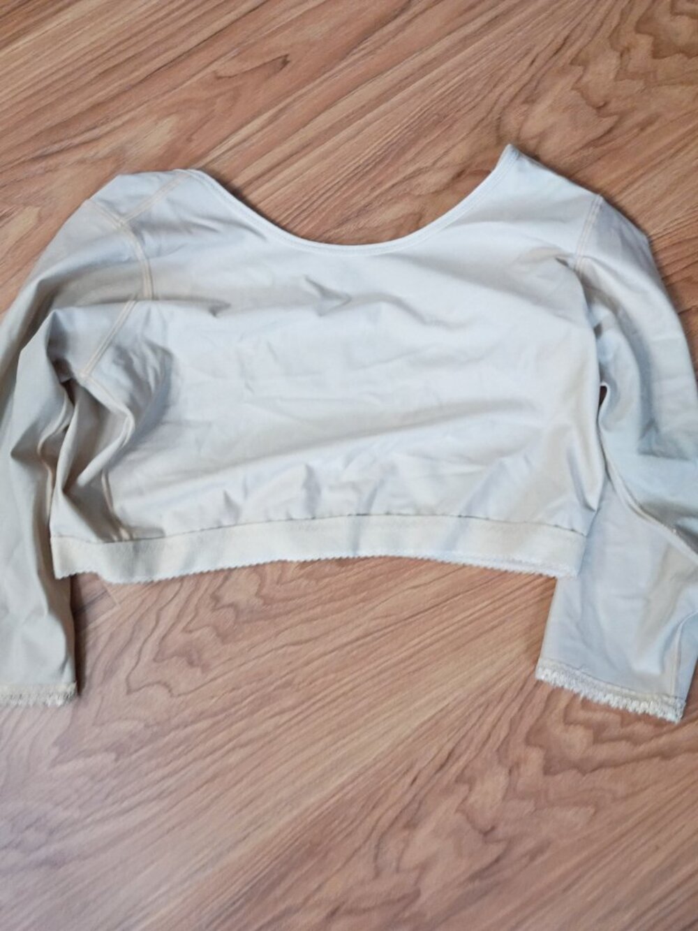 Medium 3/4 Compression Sleeves - Picture 2 of 3